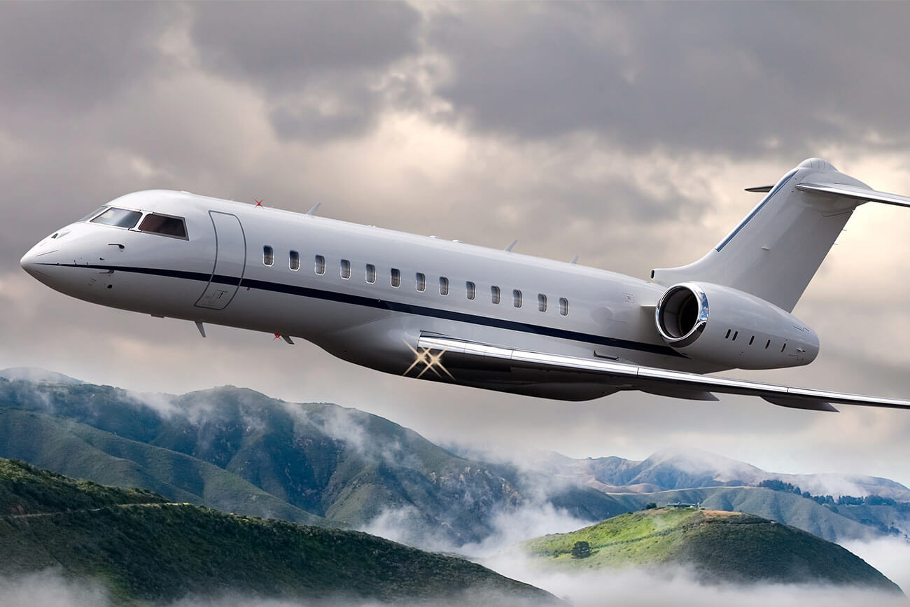Privatejetflyingovermountains